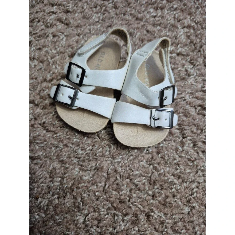 Old navy girls sandals size 0-3 like new